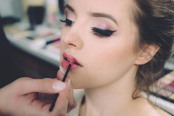 How to Apply Step by Step Makeup with Pictures