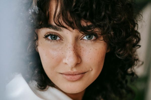 How to Remove Dark Spots Naturally on Face