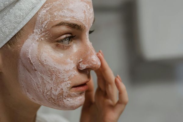 How to Remove Dark Spots Naturally on Face