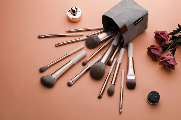 Different Types of Makeup Brushes