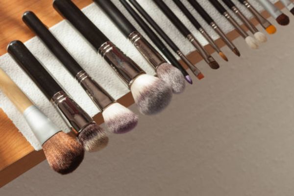 How to Clean Makeup Brushes