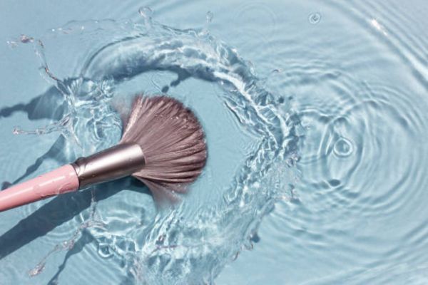 How to Clean Makeup Brushes