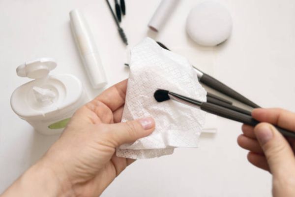 How to Clean Makeup Brushes