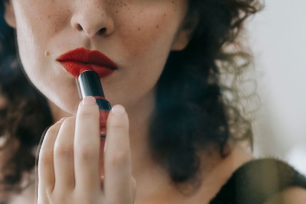 How to Choose Lipstick Colour